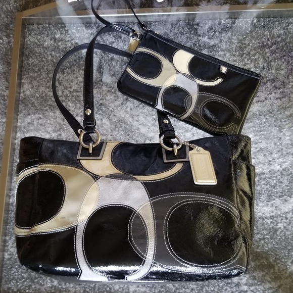 Coach Handbags - Beautiful COACH  Signature Purse and Wristlet.